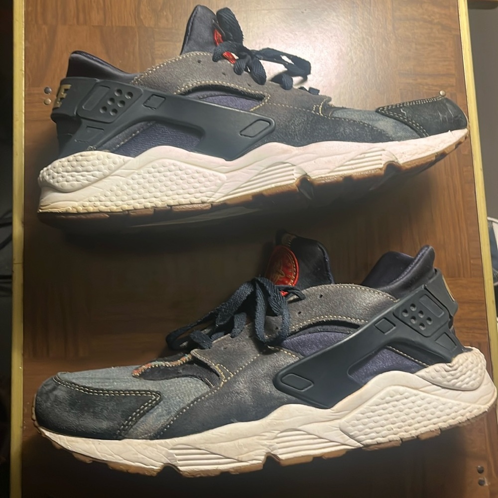 Men’s Nike Huraches size 13.